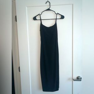 Black dress with open back and gold chains